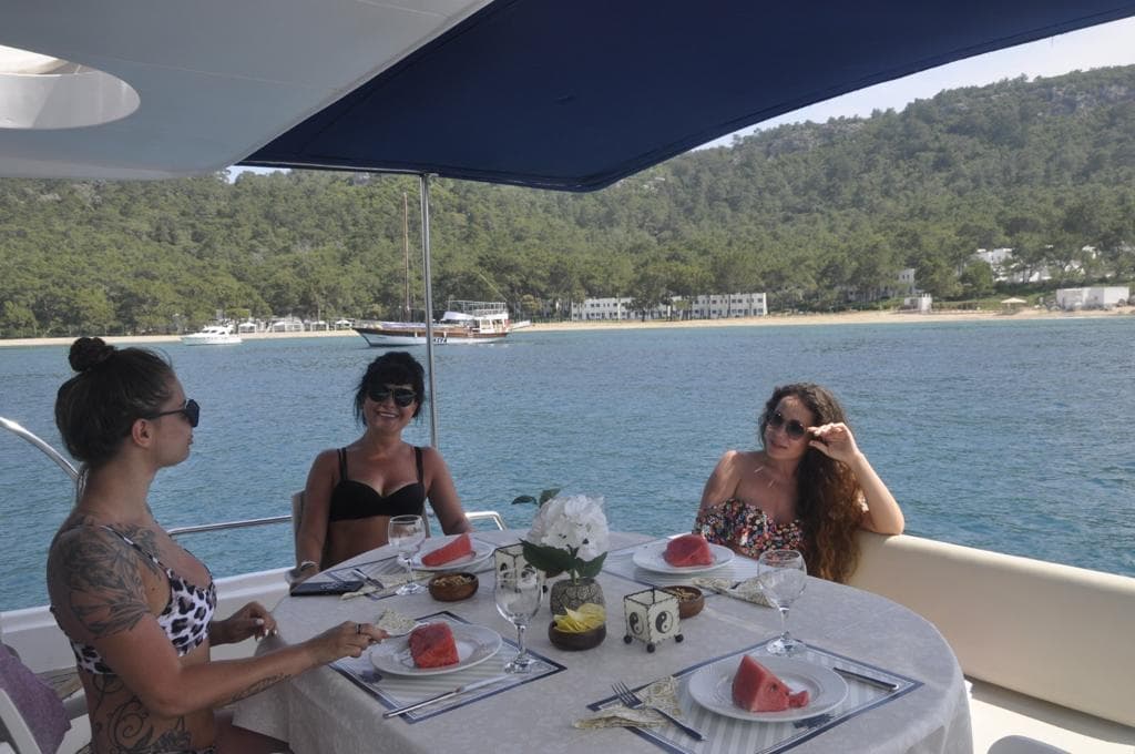 Яхта ginza travel